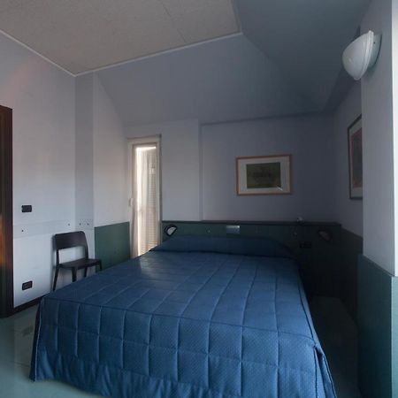 Hotel Tirreno Cenova Dış mekan fotoğraf