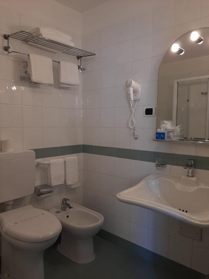 Hotel Tirreno Cenova Dış mekan fotoğraf