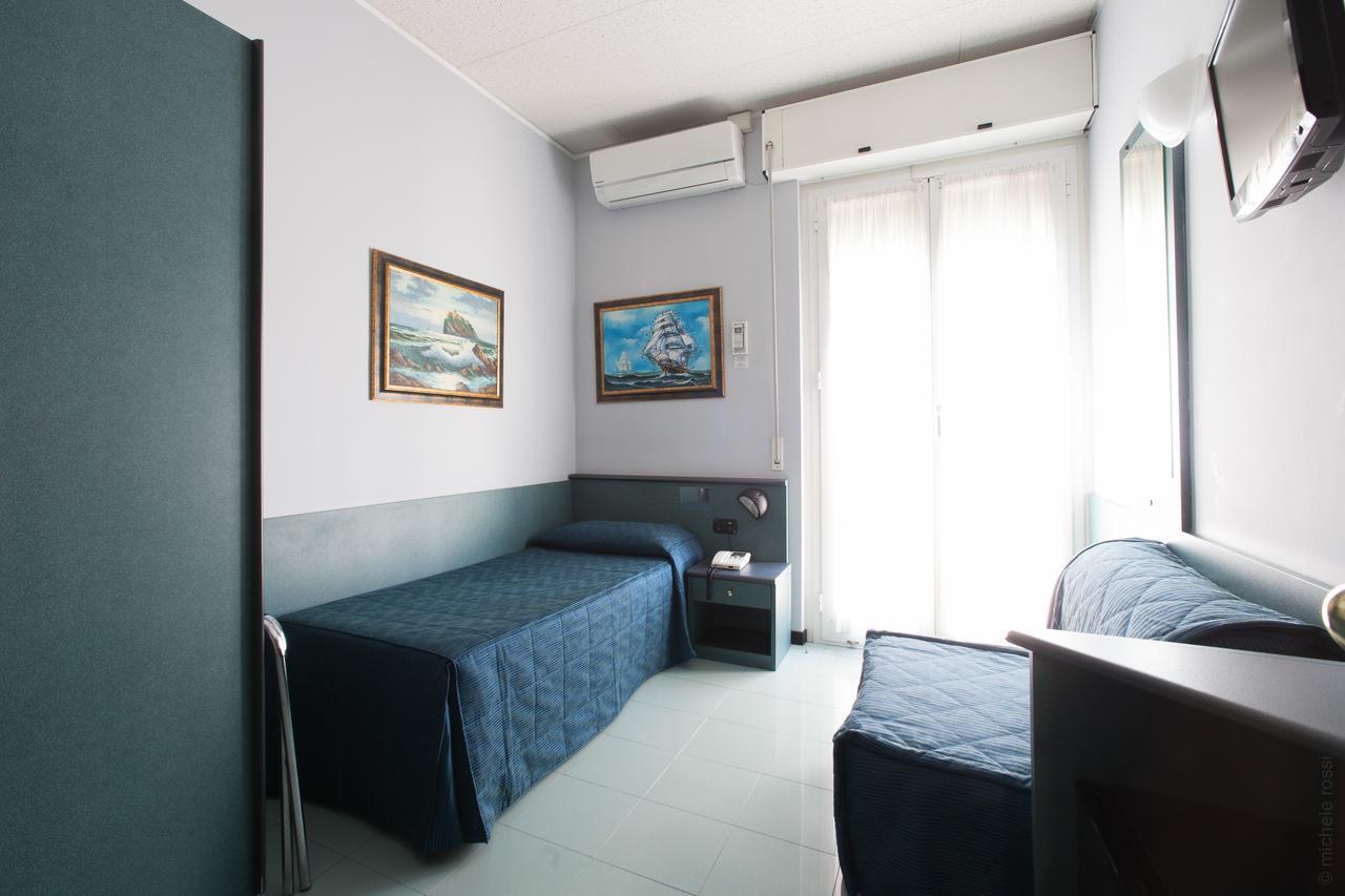 Hotel Tirreno Cenova Dış mekan fotoğraf
