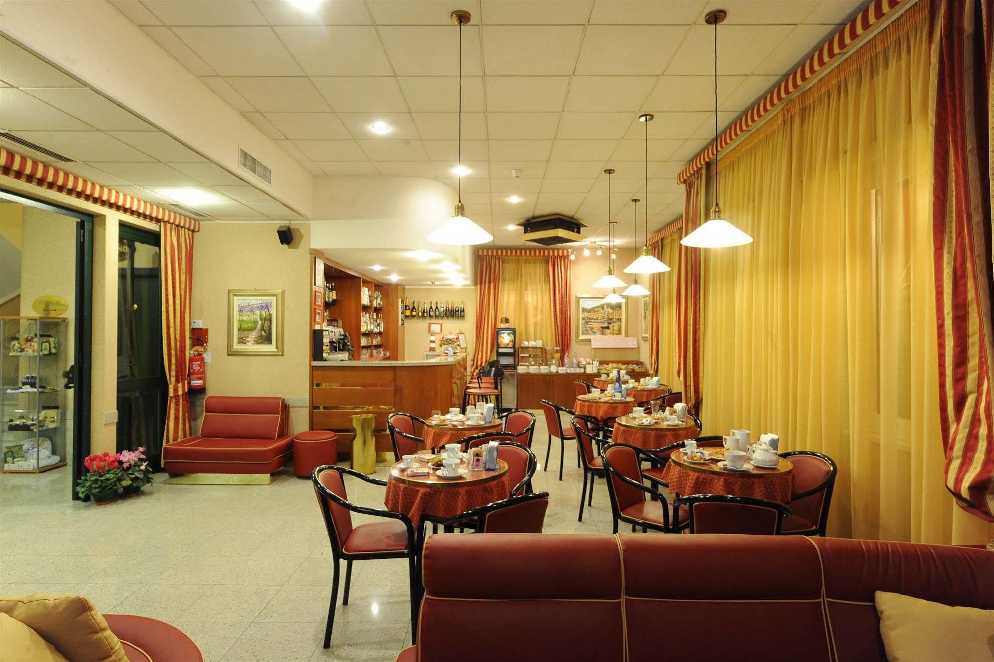 Hotel Tirreno Cenova Dış mekan fotoğraf
