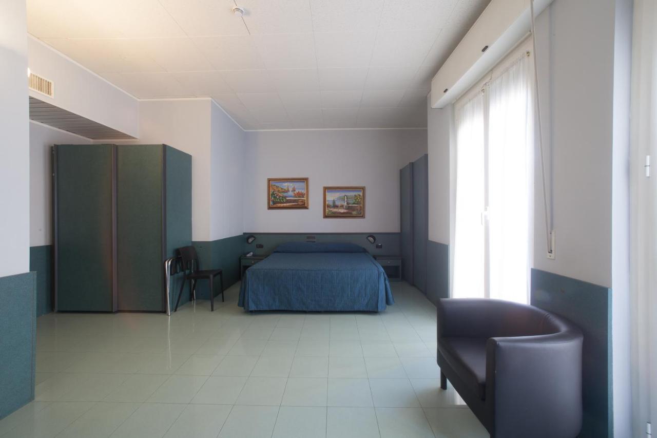 Hotel Tirreno Cenova Dış mekan fotoğraf