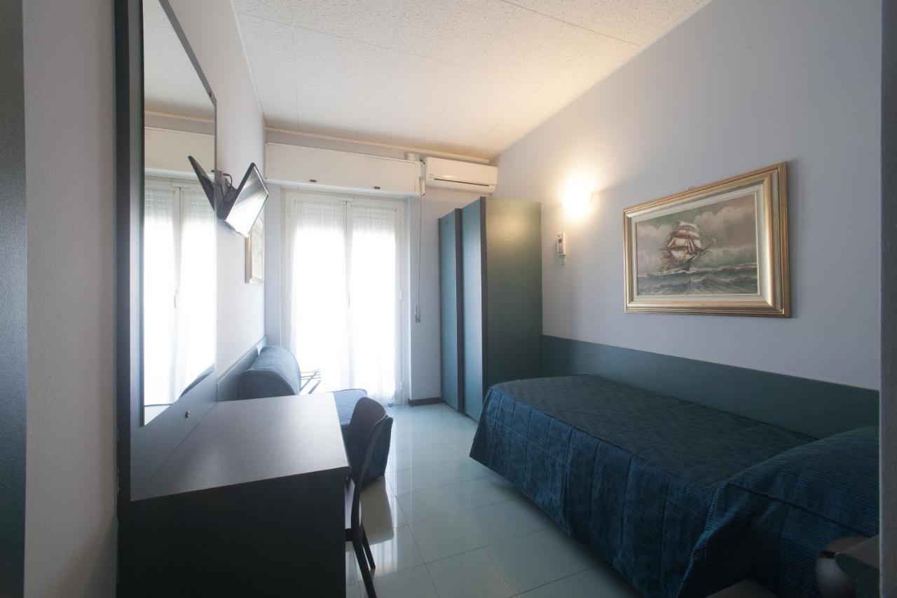 Hotel Tirreno Cenova Dış mekan fotoğraf